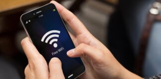 Smartphone in carica di notte: ecco i danni che possono accadere