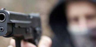 Ladri rubano un Android ma lo restituiscono perché non è un iPhone