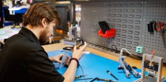 Apple, gli iPhone si potranno riparare anche con parti usate originali