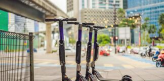 Monopattini elettrici: le regole tra assicurazioni, casco e targhe