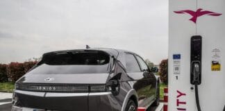 Solo auto elettriche nel 2035: 50 aziende hanno rifiutato il rinvio