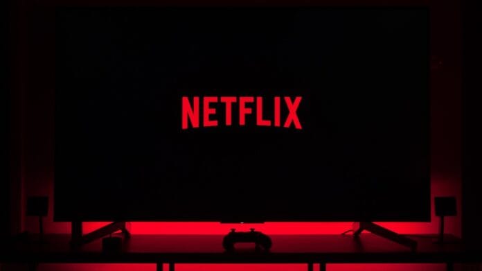 Netflix introduce l’utente extra con pubblicità: meno costi, ma anche più limiti