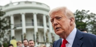 Samsung: 315.000 dollari donati al comitato per l’inaugurazione di Trump Samsung: 315.000 dollari donati al comitato per l'inaugurazione di Trump