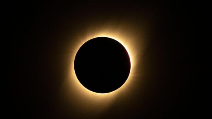 L’eclissi del secolo: sei minuti di buio totale in pieno giorno