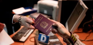 Passaporto digitale, debutta l’Entry/Exit System: addio timbro in Europa