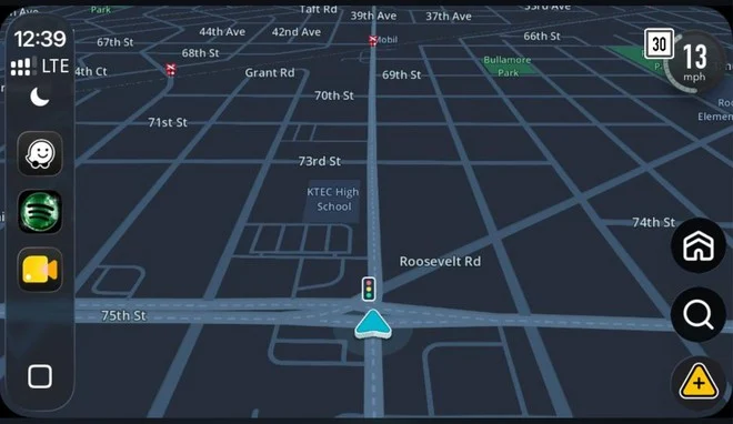 Waze: arrivano i semafori sulle mappe, ma il rilascio continua a creare malumori