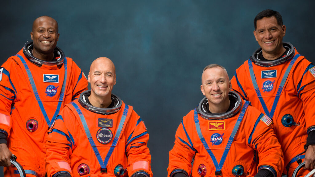 Luca Parmitano nominato pilota per Artemis III. Scopri i suoi record e la sua incredibile carriera nel mondo dell'astronautica.