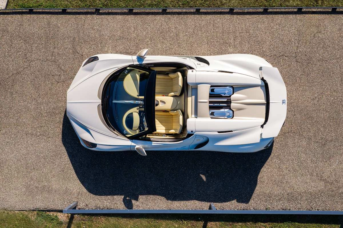 Bugatti conclude la produzione della W16 Mistral, ultima hypercar equipaggiata con il leggendario motore W16 da 1.600 CV che ha segnato un'epoca.